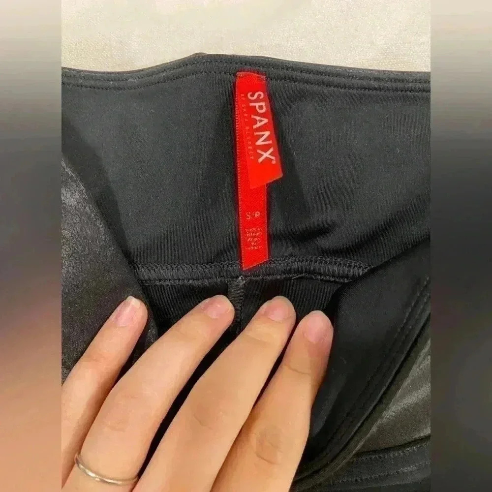 Spanx textured black leggings size S - Picture 3 of 4